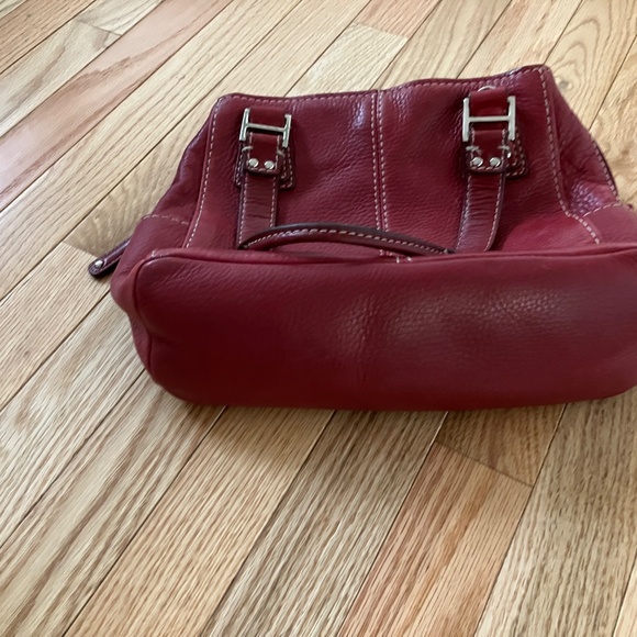 Super Dark Red Leather Fossil Handbag with Multiple Pockets - Picture 3 of 10